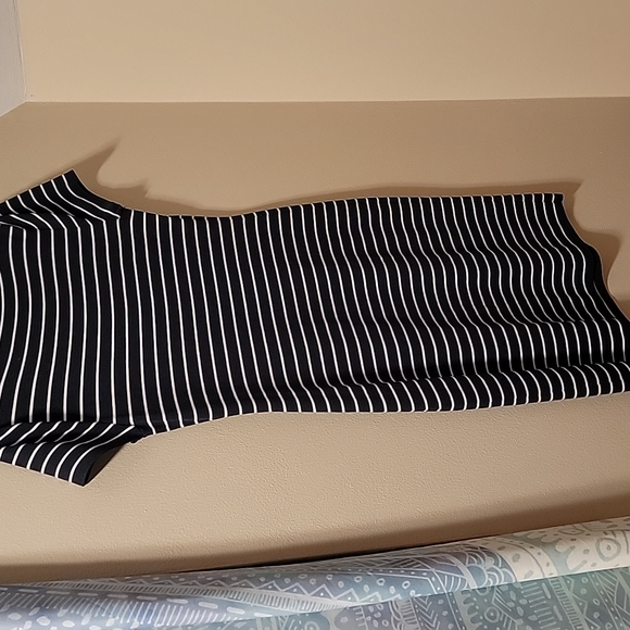 HP🎉 Carmen Marc Valvo Short Sleeve Striped Midi Dress - Size L - Picture 7 of 9